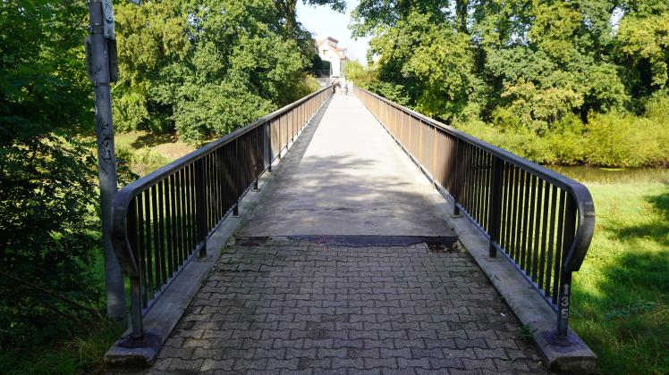 Die Piusbrücke verbindet das Wohngebiet am Piusweg in Haselünne mit dem Sport- und Freizeitgelände an der Lingener Straße. Die Brücke wird durch einen Neubau ersetzt.