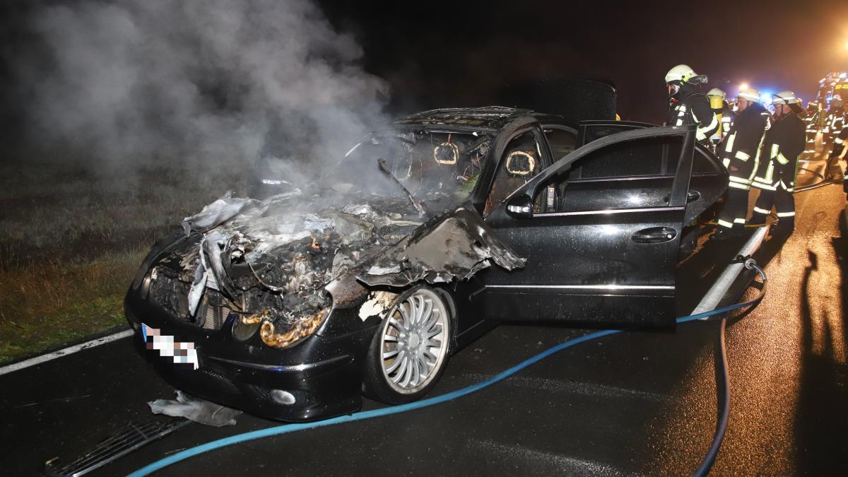 Mann rettet sich bei Hingstheide aus brennendem Auto. SHZ