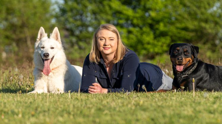 Seit dem Sommer bietet Nadine Seeger aus Todendorf (Kreis Stormarn) einen Notruf für Hundehalter an. Der Bedarf ist groß, die Verunsicherung auch.