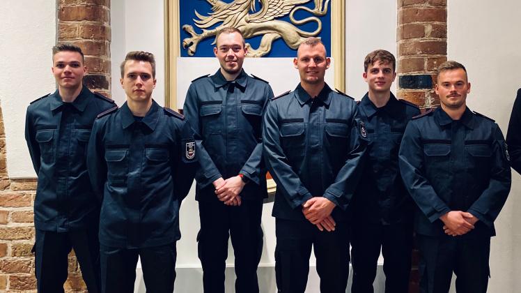 Marc Biemann, Ole Markert, André Minkwitz, Tobias Möser, John Padeyke und Perry Zörner wollen in Rostock zu Brandschutzmeistern ausgebildet werden.