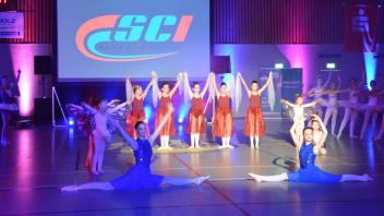 Die Aktiven des SCI aller Sparten nutzten die große Bühne in der Lehmwohld-Sporthalle, um ihre Sportart im besten Licht zu präsentieren. Annika Grundmann  