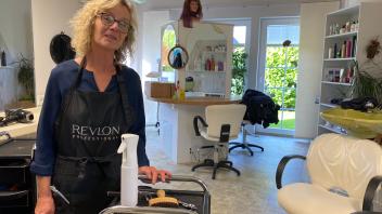 Birgit Martens-Groth schließt aufgrund permanent steigender Kosten jeden zweiten Sonnabend ihre Salons.