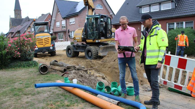 Für die Kanal- und Trinkwassersparte betreuen Markus Mönsters und Nico Hörnschemeyer die umfangreichen
Baumaßnahmen in Neuenkirchen.