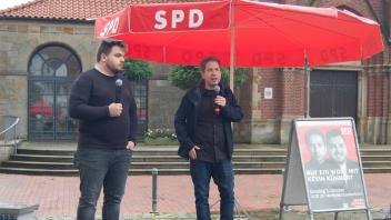 Gemeinsam für die Sozialdemokraten: Besian Krasniq, Chef der Jusos in Niedersachsen und Kandidat für die Landtagswahl, und Kevin Kühnert, SPD-Generalsekretär.