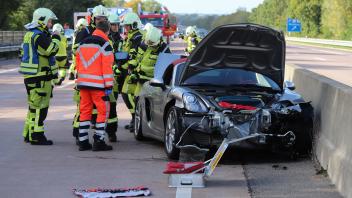 Heck bricht bei Tempo 160 aus: Porsche-Fahrer verunglückt bei Unfall auf A23 bei Elmshorn