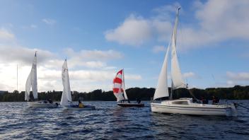 Perfekter Wind und Wetter für die Veranstaltung, an der alle Bootsklassen teilnehmen dürfen.