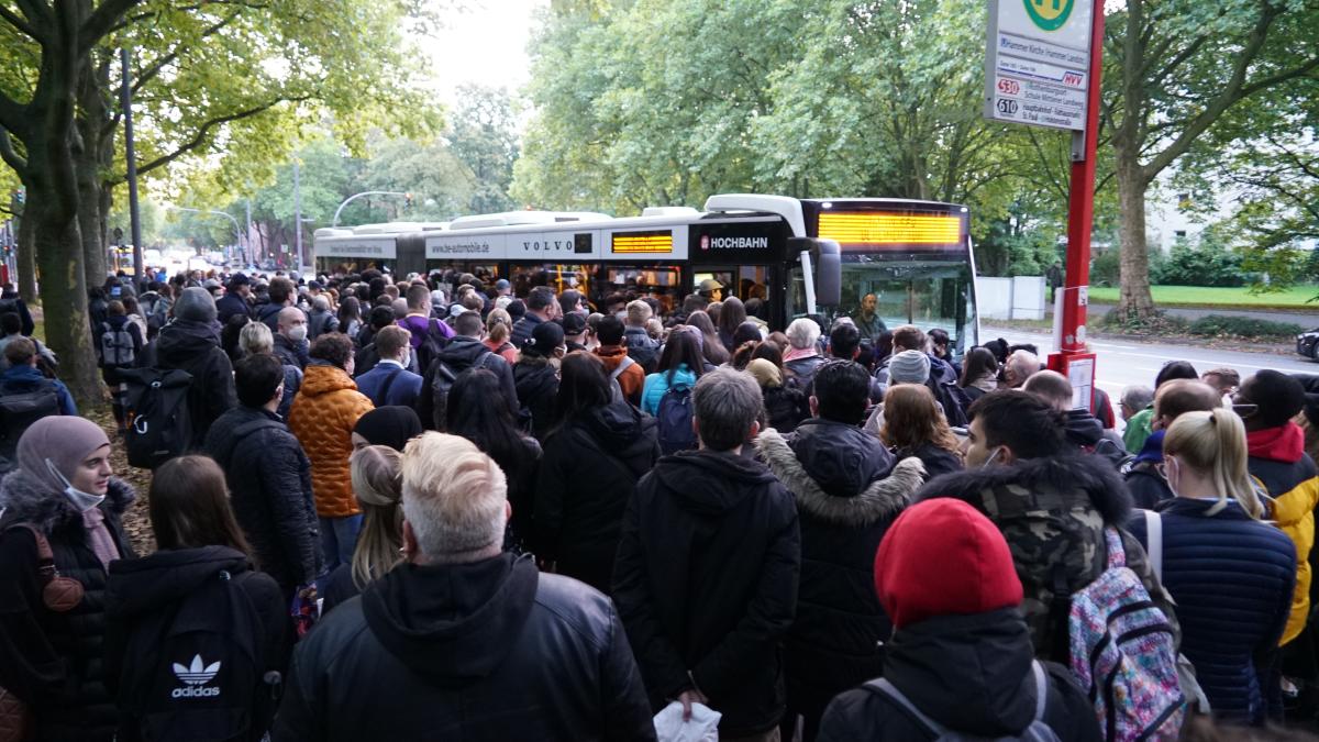 Sperrung Von Hamburger U2 Und U4: Chaos Im Schienenersatzverkehr | SHZ