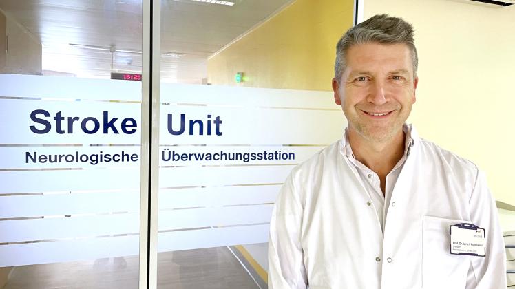 Chefarzt Professor Dr. Ulrich Pulkowski: Der Mediziner ist Experte für die Behandlung von Schlaganfällen. Er leitet die Abteilungen Neurologie und Stroke Unit. 
