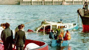  Am 2. Oktober 1984 sank die Barkasse „Martina“ mit 43 Menschen an Bord im Hamburger Hafen. 19 von ihnen ertranken in der Elbe.