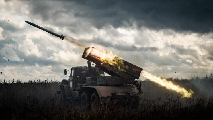 TOPSHOT - A BM-21 &apos;Grad&apos; multiple rocket launcher fires at Russian positions in Kharkiv region on October 4, 2022. (Photo by Yasuyoshi CHIBA / AFP)