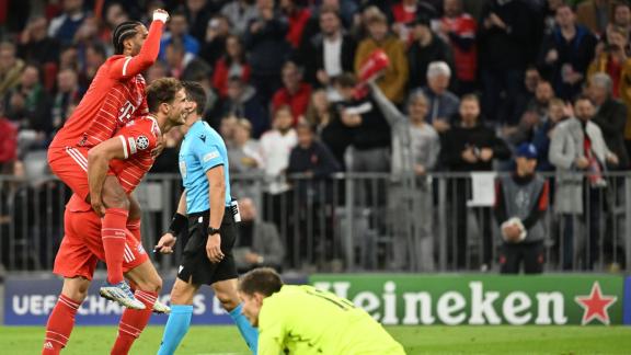 <p>Und der anschließende Torjubel: Serge Gnabry (oben) und Leon Goretzka jubeln über das 2:0. Foto: Sven Hoppe/dpa</p> Huckepack