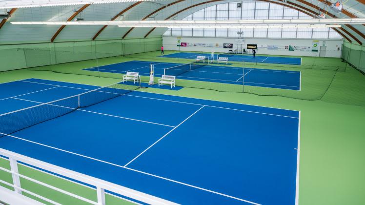 Tennishalle des TC BW Lingen nach der Sanierung im Oktober 2022