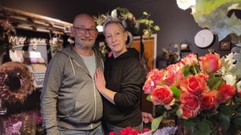 Rainer Hucke und Eva Mertin in ihrem Blumengeschäft „De Bloom“.