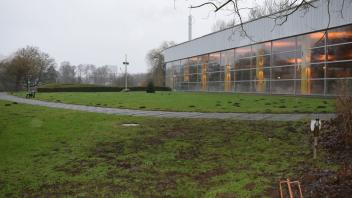 Vereine und Schulen lehnen Einschränkungen für das Pinneberger Hallenbad ab.