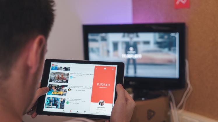 Ein Tablet oder gleich das Netflix-Abo? Im Emsland werben viele Unternehmen mit kreativen Benefits um Auszubildende. 
