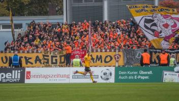 Die SpVgg jubelt zum Ausgleich; SpVgg Bayreuth - SG Dynamo Dresden; Fußball; 3. Liga; Saison 2022/2023; 10. Spieltag; Ha