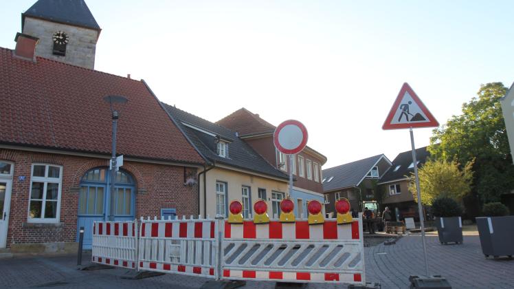 In der Ortsmitte von Lengerich ist die Frerener Straße ab sofort vom Marktplatz bis zur Hestruper Straße für den Pkw-Verkehr voll gesperrt - Teile des Unterbaus der Straße müssen neu erstellt werden.