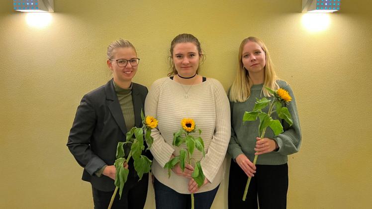 Marie Jurga (StuRa), Kristin Wieblitz (AStA) und Alina Marie Sulfrian (StuRa) sind die neuen und alten Gesichter des Studierendenrats (StuRa) und des Allgemeinen Studierendenausschusses (AStA).