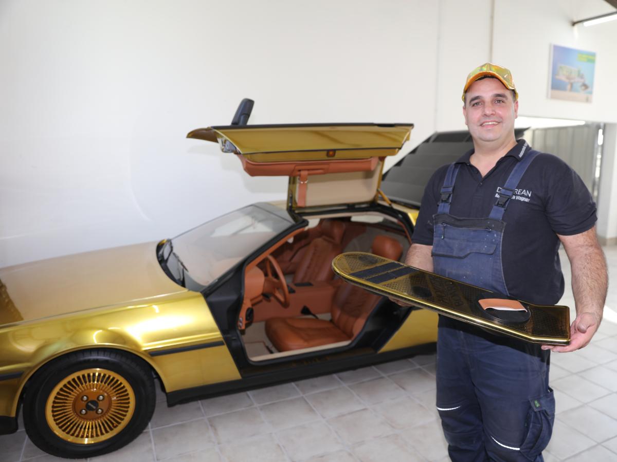 Auto aus „Zurück in die Zukunft“: Schrauber baut DeLorean in Gold