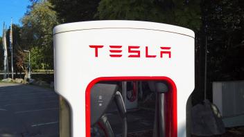 Tesla Inc, Ladestation fuer Elektroautos *** Tesla Inc, charging station for electric cars