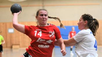 Handball-Oberliga 2022/23: ATSV Habenhausen - HSG Hude/Falkenburg (rote Trikots) 19:27
Laura Tirschler (HSG)
1. Oktober 2022, Foto: Richard Schmid
