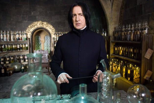 Alan Rickman spielte Severus Snape in den Harry Potter-Filmen. 