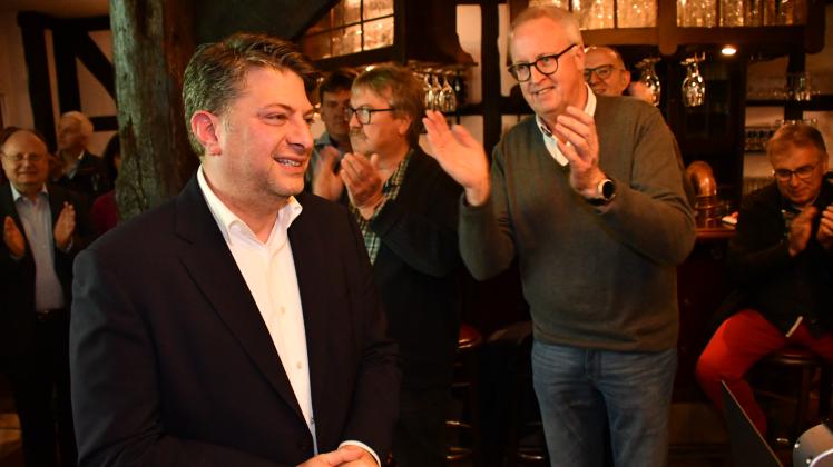 Von den CDU-Anhängern wurde Christian Calderone gefeiert, als feststand, dass er den Wahlkreis Bersenbrück erneut gewonnen hat. 