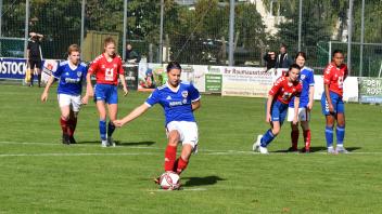 Chance zum 2:0 für den Rostocker FC, Elfmeter durch Rabea Weglowski, doch die Gäste-Keeperin hält. 