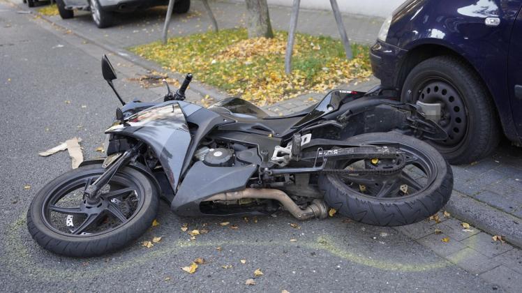 In der Belmer Straße wurde ein jugendlicher Motorradfahrer heute schwer verletzt - im wurde die Vorfahrt genommen.