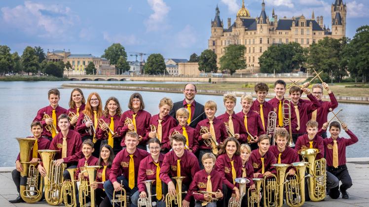 Die Schweriner Jugend-Brassband Potzblech unter der Leitung von Hans Jacob ist Deutscher Meister geworden.