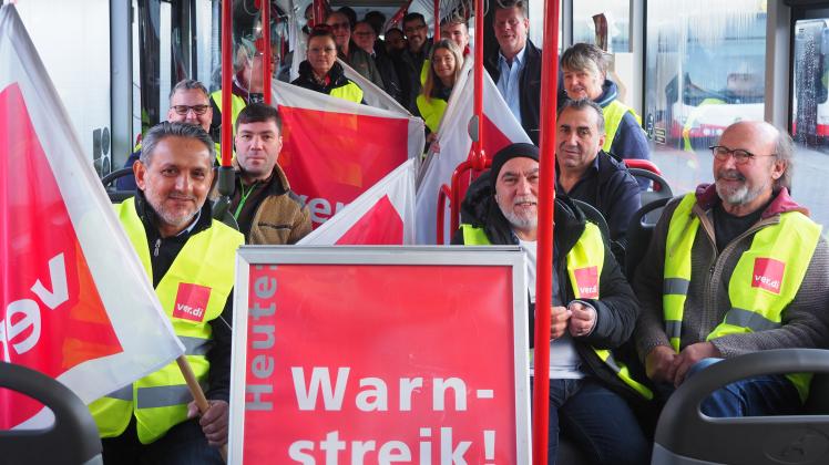 Busfahrer der Kreisverkehrsgesellschaft in Pinneberg befinden sich derzeit im Streik. Daher fallen auf vielen Linien im Kreis Fahrten aus.
