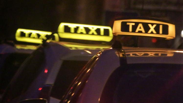 leuchtende taxischilder leuchtende taxischilder *** luminous cab signs luminous cab signs