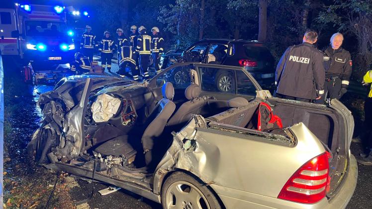Am Montagabend ist es auf der Sögeler Straße in Hüven zu einem schweren Verkehrsunfall gekommen. 