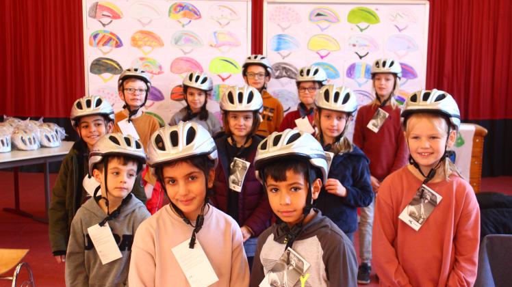 Aktion „Schlaue Köpfe tragen Helm“ - Delmenhorst, Grundschule Bernhard Rein, Lilienstraße