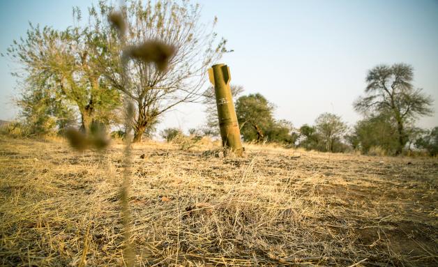 Das Foto zeigt eine Rakete im Sudan, die bei einer Bombardierung nicht explodiert ist. Das Foto zeigt eine Rakete im Sudan, die bei einer Bombardierung nicht explodiert ist.