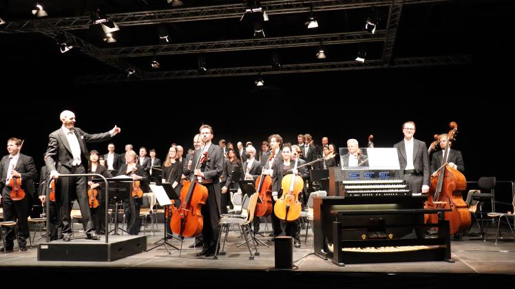 Sinfoniekonzert der Neuen Philharmonie Westfalen in der Artland Arena Quakenbrück