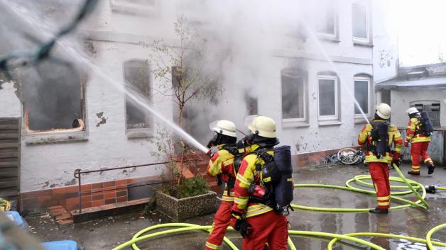 Feuer In Flensburger Hinterhaus: Dichter Rauch über Dem Burgplatz | SHZ