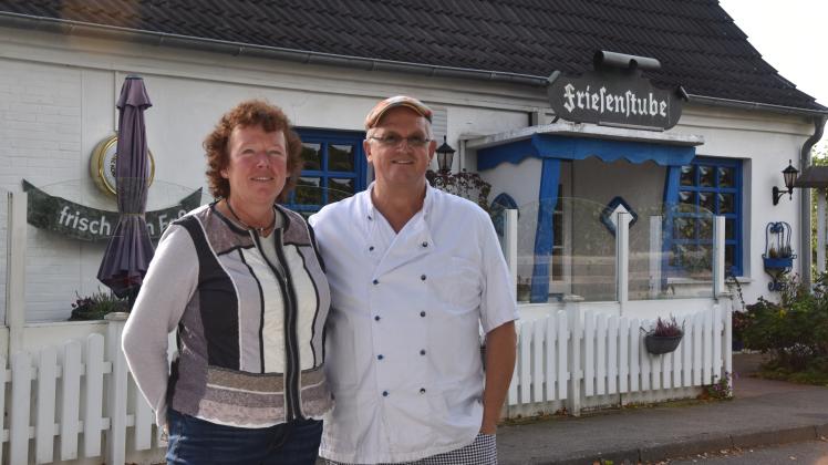 Silvia und Jens Bredenbeck haben 30 Jahre lang die Friesenstube in St. Peter-Ording geführt. Am 31. Oktober 2022 ist nun Schluss.