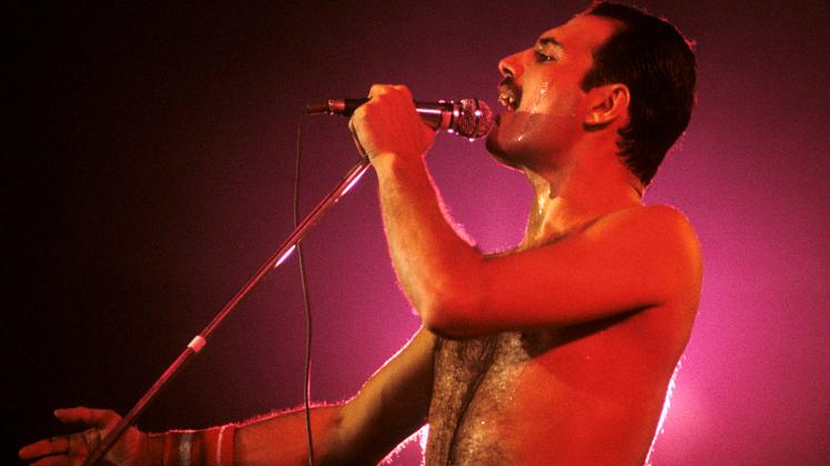 Freddie Mercury von Queen live bei einem Konzert der Works -Tour in der Wembley Arena. London, 07.09.1984 *** Freddie M