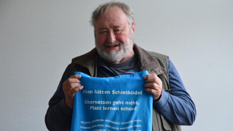Öllermann Gerd Schöning wirbt für die plattdeutsche Sprache. Der von ihm geführte Verein feiert sein 75. Jubiläum, sorgt sich aber auch um den Nachwuchs. 