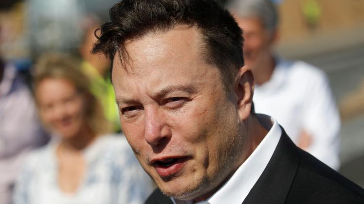 (FILES) In this file photo taken on September 3, 2020 Tesla CEO Elon Musk talks to media as he arrives to visit the construction site of the future US electric car giant Tesla, in Gruenheide near Berlin. - Musk said on October 14, 2022 his company SpaceX wouldn&apos;t be able to fund the Starlink satellite internet network over Ukraine indefinitely, amid reports he had asked the US military to cover the costs. The move comes as Musk has been embroiled in public spats with Ukranian leaders who were angered by his controversial proposals for de-escalating the conflict, which included acknowledging Russian sovereignty over Crimea. (Photo by Odd ANDERSEN / AFP)