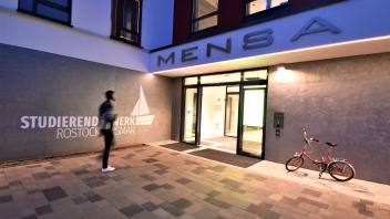 Erst kürzlich eröffnete in der Ulmenstraße die neue Mensa des Studierendenwerkes. Direkt nebenan: Ein neues Wohnheim.
