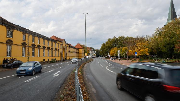 Die Stadt lässt den Neuen Graben in Osnabrück umgestalten. 17.10.2022. Foto: Michael Gründel