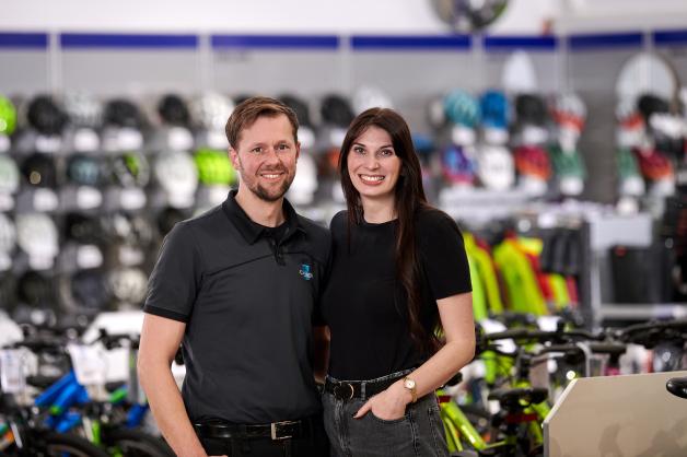 Ralf und Jennifer Calmer wissen, worauf man beim E-Bike-Kauf achten muss.