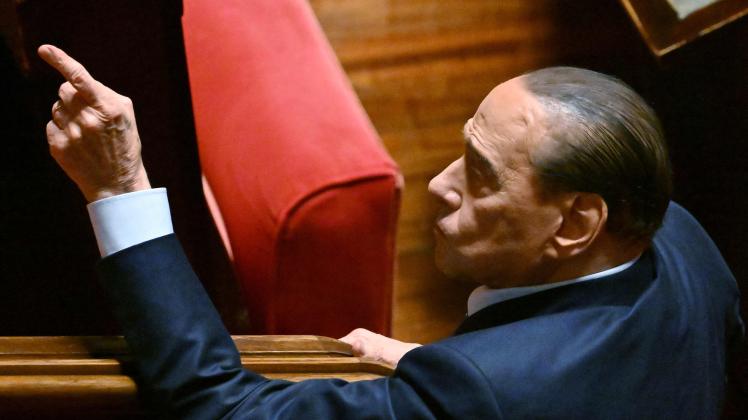 Leader of the Italian right-wing party "Forza Italia" (FI), Silvio Berlusconi gestures during the vote for the new president of the Senate following the general elections, on October 13, 2022. - Italian Senators and Deputies meet for the first time October 13, 2022, since elections to elect the new Presidents of the Parliament and the Senate. (Photo by Andreas SOLARO / AFP)