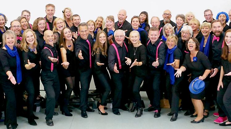 Der Chor „à vocalo“  aus Ottendorf ist einer der vier Gruppen, die während des Konzerts, veranstaltet vom Rotary Club Dänischer Wohld, auftreten.  