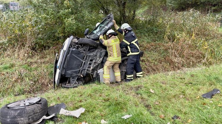 Bei einem Unfall zwischen zwei Autos in Wildeshausen ist ein Auto im Graben gelandet.