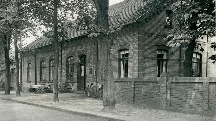 Die Gaststätte Meyer-Winkelmann in den 1950er Jahren.Die Gaststätte Meyer-Winkelmann in den 1950er Jahren.