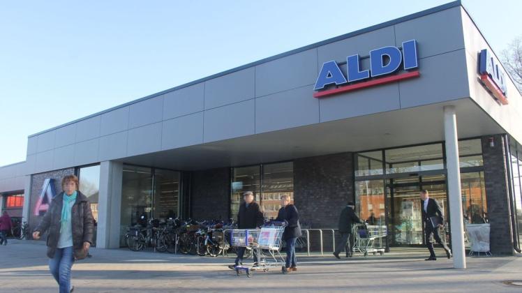 Unter anderem in der Aldi-Filiale in Meppen an der Hasebrinkstraße kann künftig nur noch bis 20 Uhr eingekauft werden.