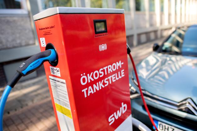 Solche Ladesäulen für E-Autos soll es in Deutschland bald mehr geben. Solche Ladesäulen für E-Autos soll es in Deutschland bald mehr geben.